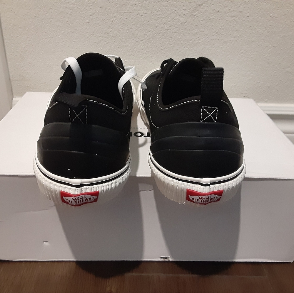 Vans - Picture 3 of 4